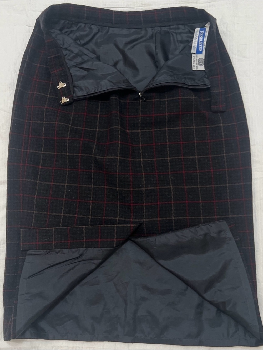 Pendleton 100% Wool Charcoal Gray Burgundy Plaid Midi Skirt Size 6 - Picture 7 of 11
